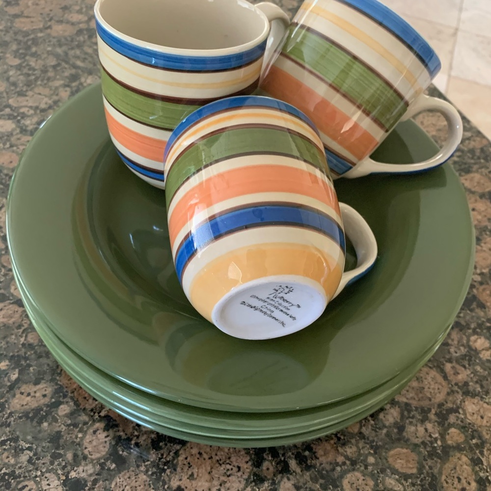 Dinnerware set - Picture 4 of 4